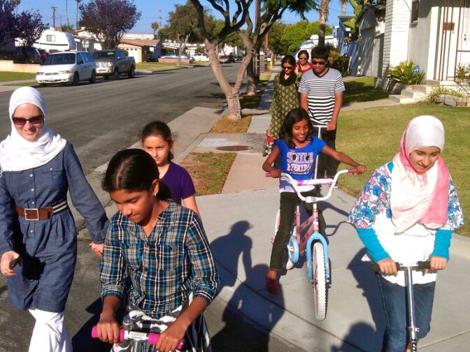 Amy leads the group on their weekly Ramadan food drive. (From left to right: Amy Hossain, Mehreen Mahida, Linna Hossain, Aliya Hakim, Abrar Hakim, and Keya Hossain. (Rear: Rehana Mahida and Arsiya Hakim)