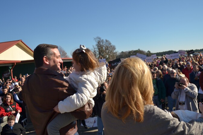 Republican presidential candidate Sen. Ted Cruz (R-TX) speaks to crowd during a campaign rally at Ottawa Farms December 19, 2015 in Bloomingdale, Georgia. 