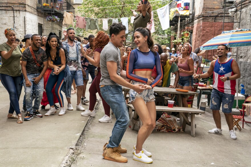 ANTHONY RAMOS as Usnavi and MELISSA BARRERA as Vanessa in  “IN THE HEIGHTS.”