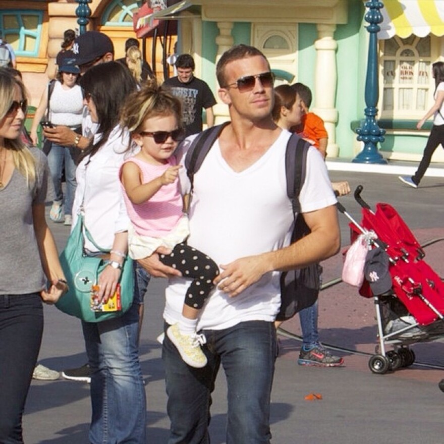 cam_gigandet_disneyland.jpg