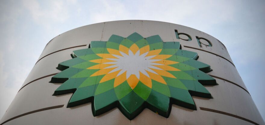 A sign for a BP filling station is pictured in central London on October 30, 2012. BP posted earnings far stronger than expected and hiked its dividend as the British energy giant prepared for a new Russia adventure after being rocked by the devastating Gulf of Mexico oil spill.