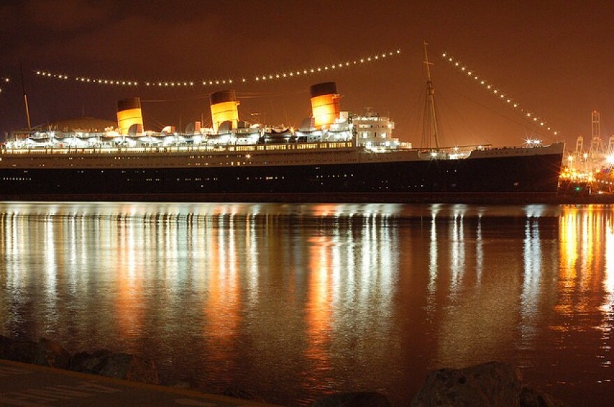 queen-mary-at-night.jpg