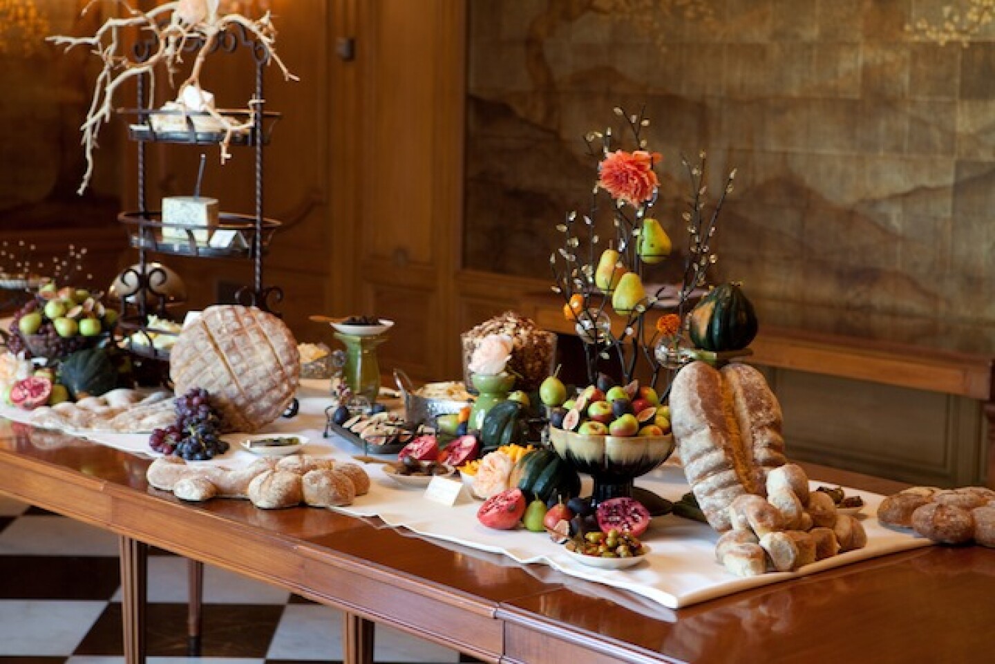holidaytablescaping.jpg