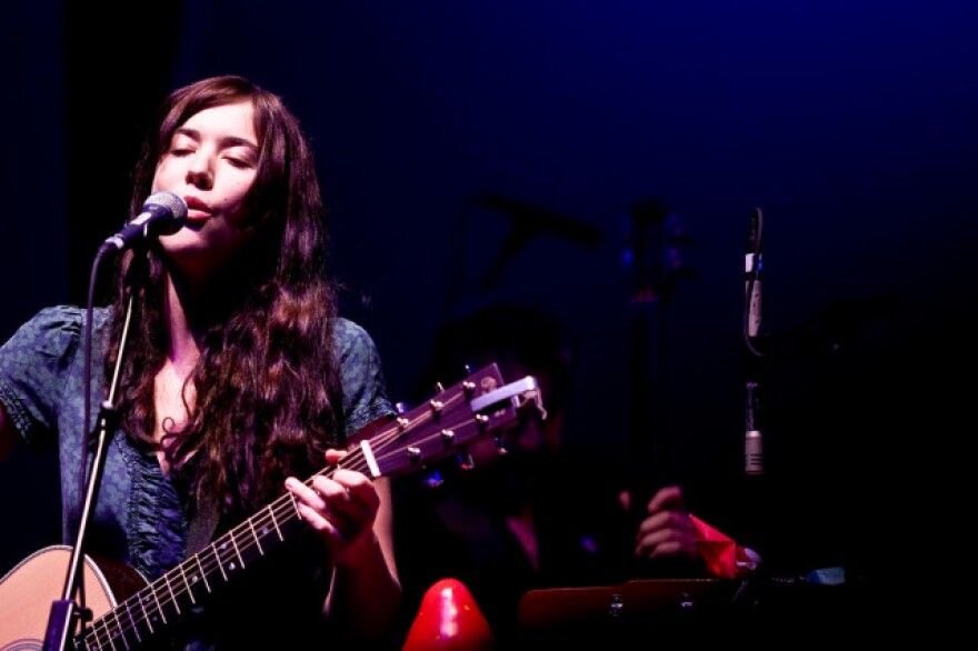 lisahannigan0.jpg