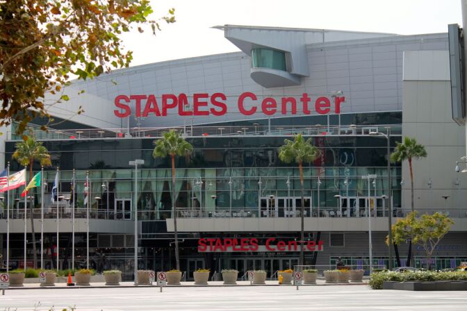 The Staples Center would lose business from hockey fans if there was an NHL lockout.