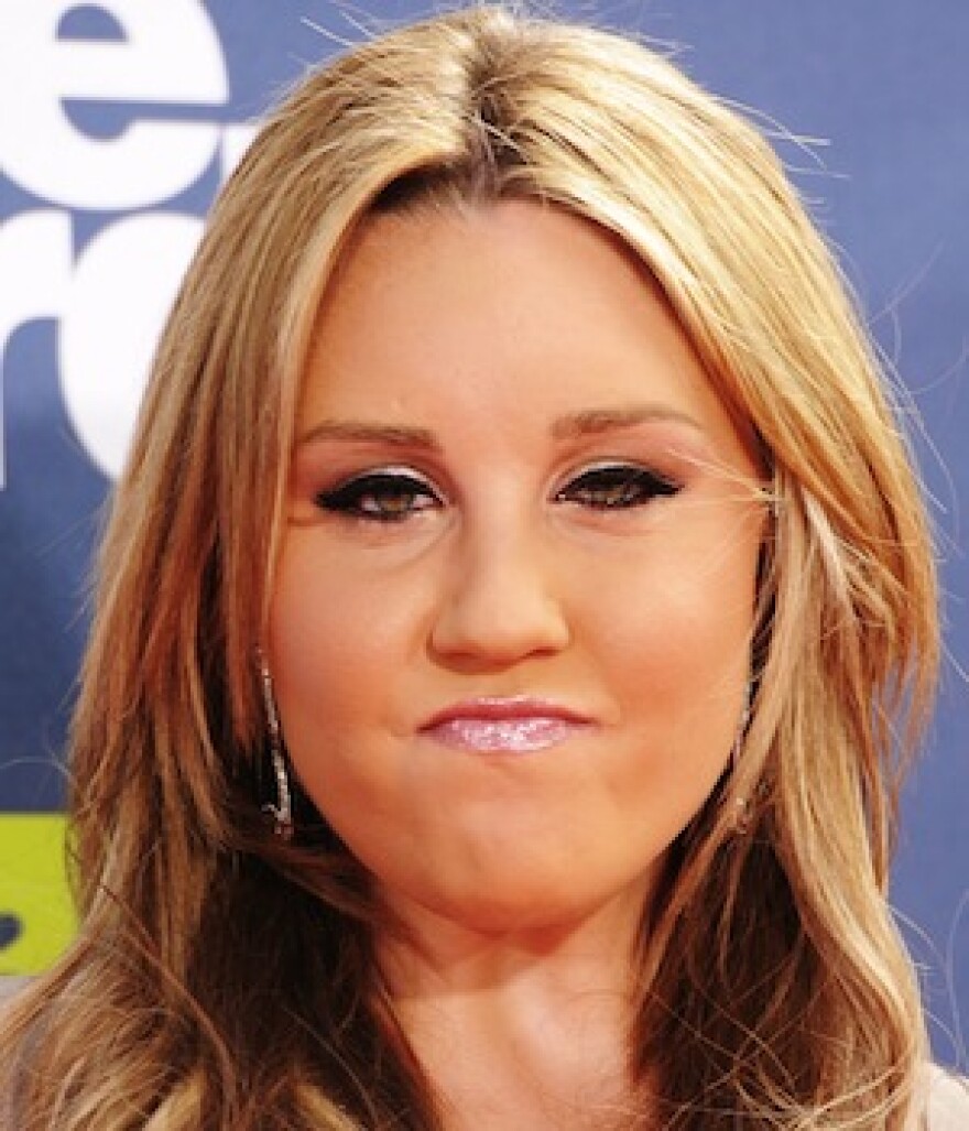 amanda-bynes-smirk-2011.jpg
