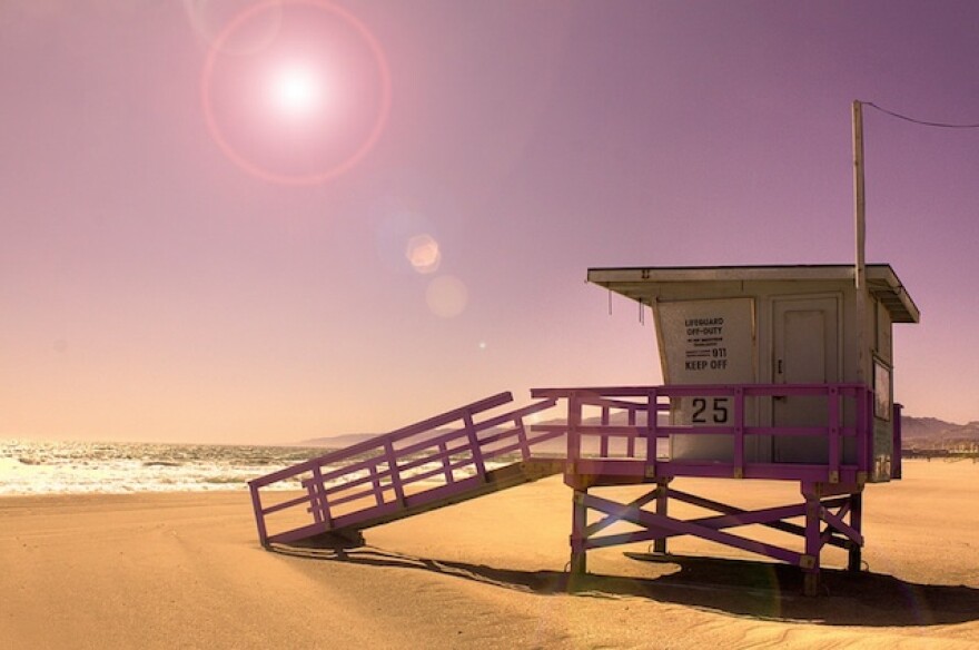 santa_monica_lifeguard_station.jpg
