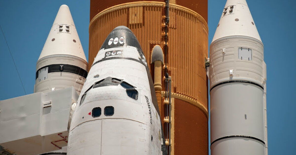 Crews to remove traffic lights for space shuttle Endeavour’s trip ...