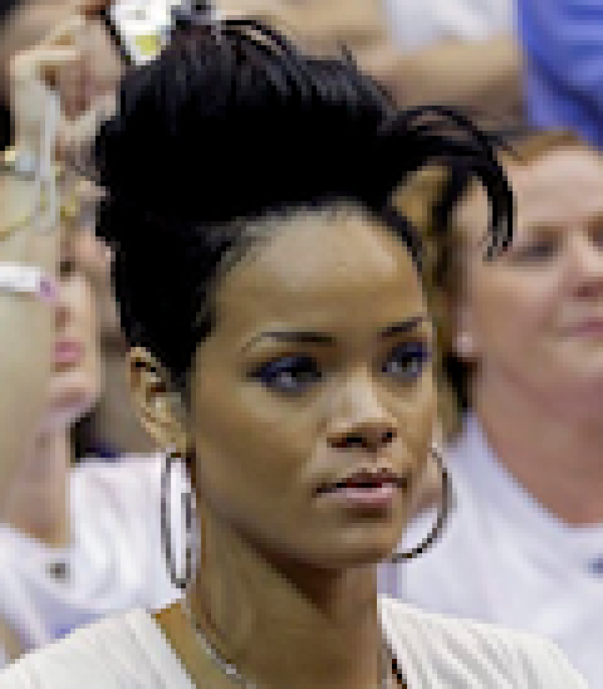 rihanna-tells.png