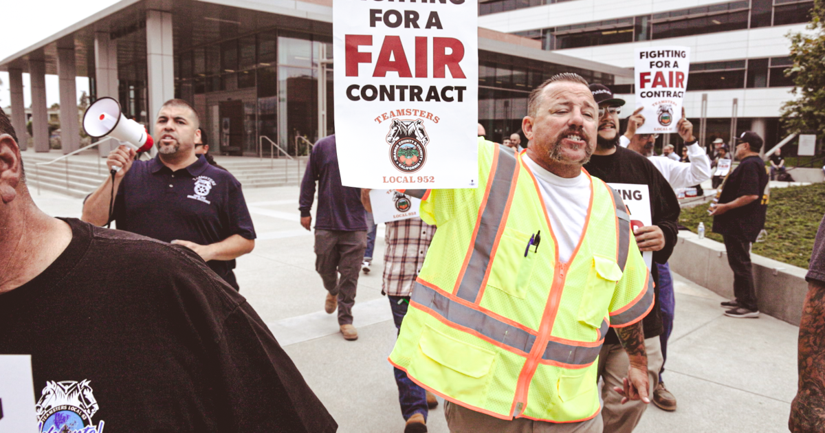 Strike resumes for hundreds of Orange County workers. Here’s where the labor dispute stands