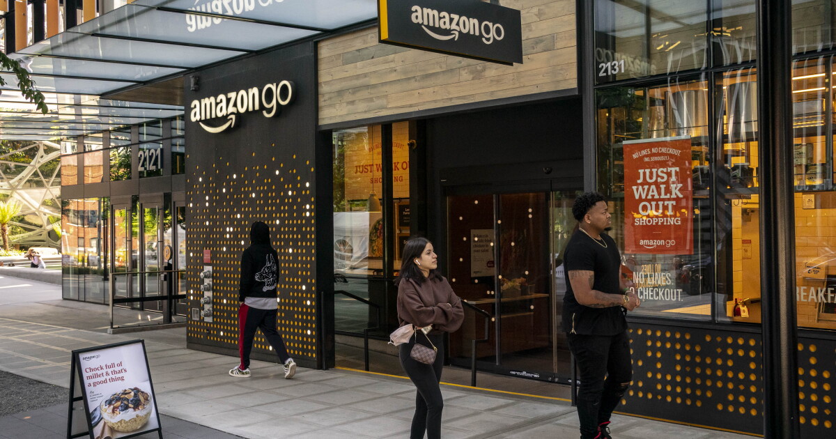 Amazon Plans To Open A Clothing Store In Glendale–Why? | LAist