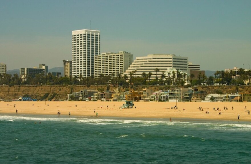 santa-monica-beach-apt.jpg