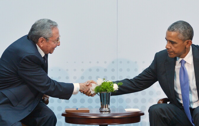 US President Barack Obama (R) shakes hands with Cuba's President Raul Castro during a meeting on the sidelines of the Summit of the Americas at the ATLAPA Convention center on April 11, 2015 in Panama City.