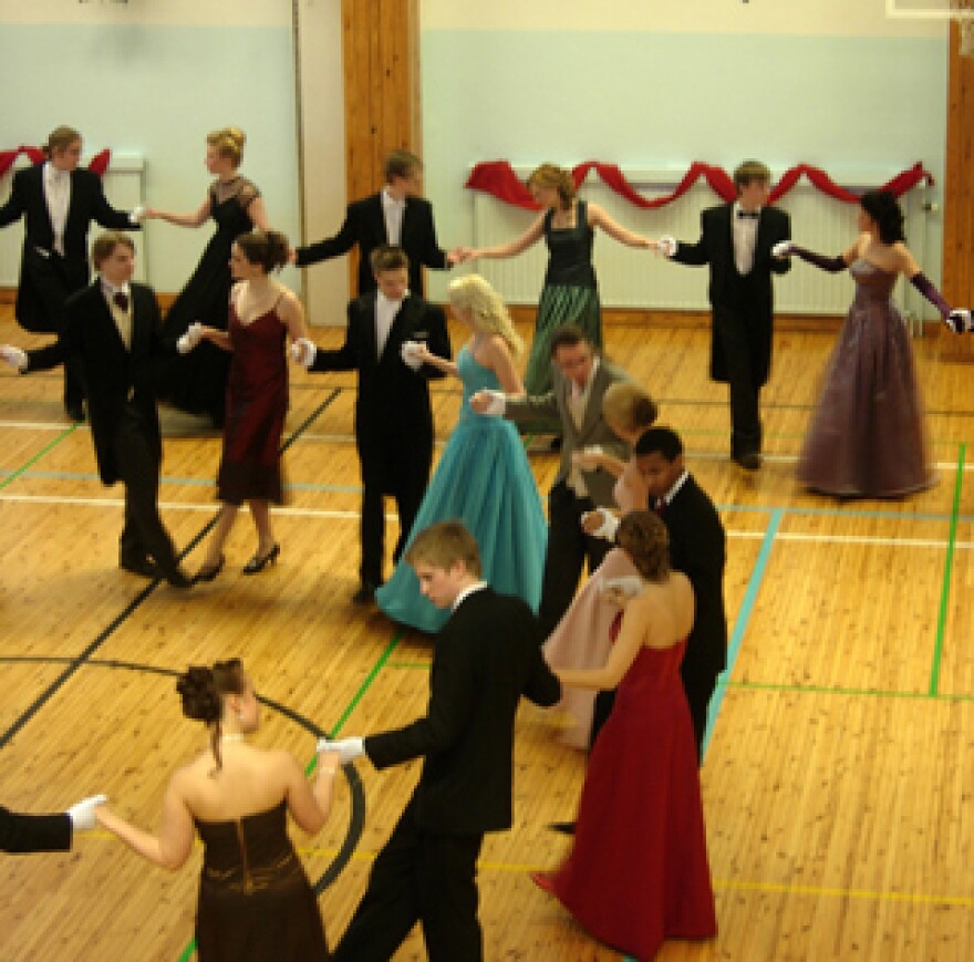 Prom_formal_dancing.jpg