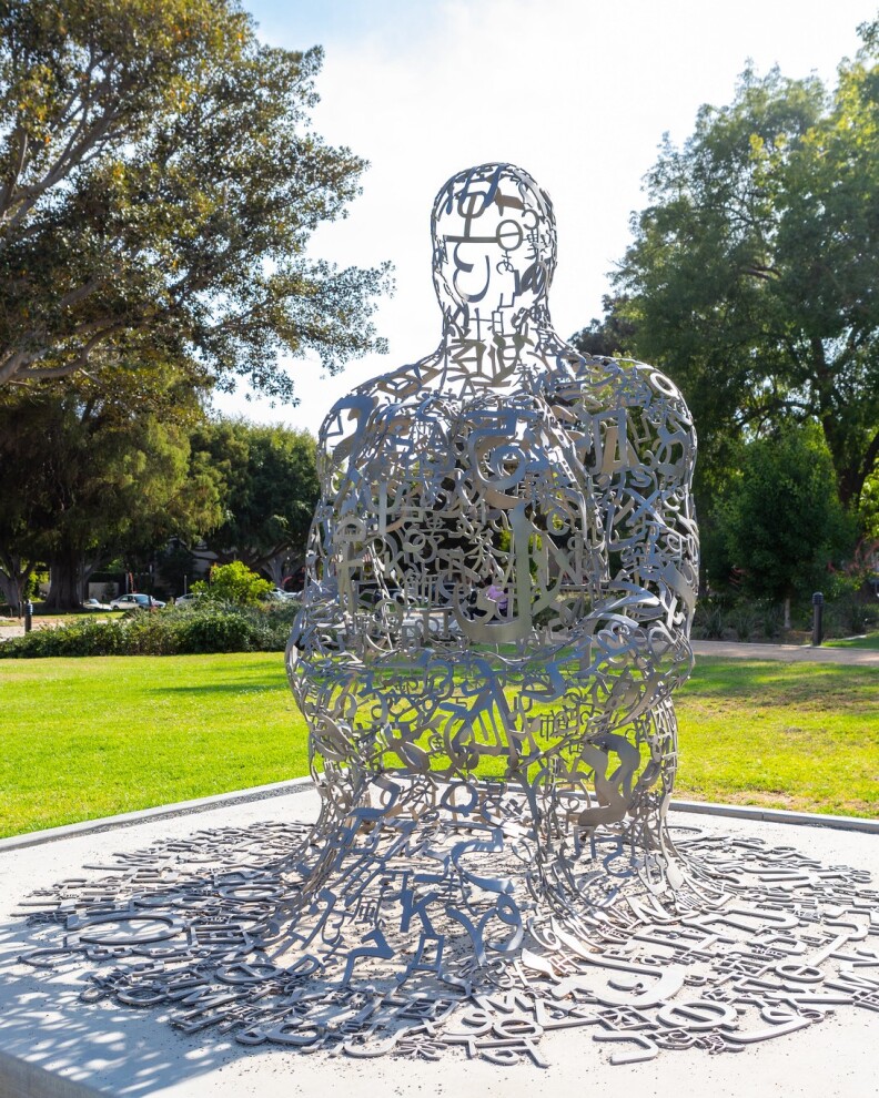 Photo of a metal sculpture, “Endless V, 2012” by Jaume Plensa