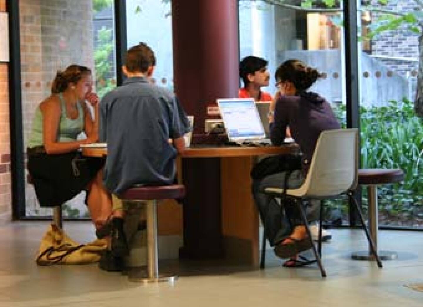 Computers_college_campus.jpg