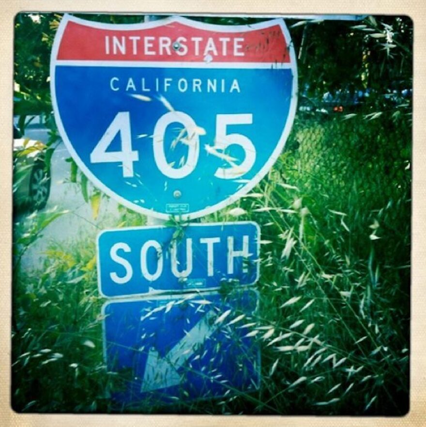 405-freeway-sign.jpg