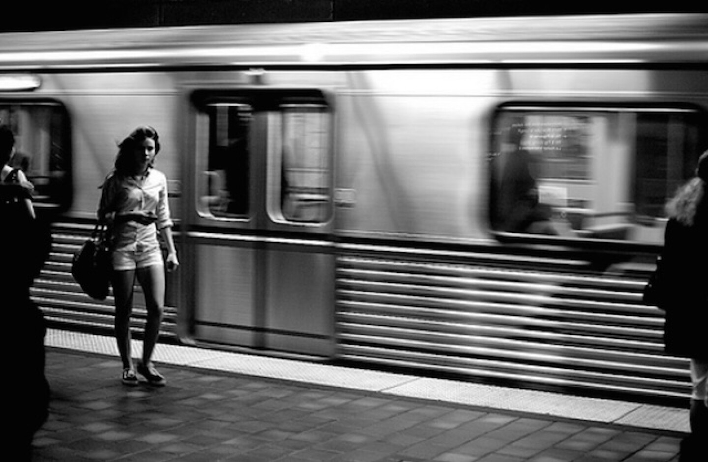 metro_train_bw_7th.jpg