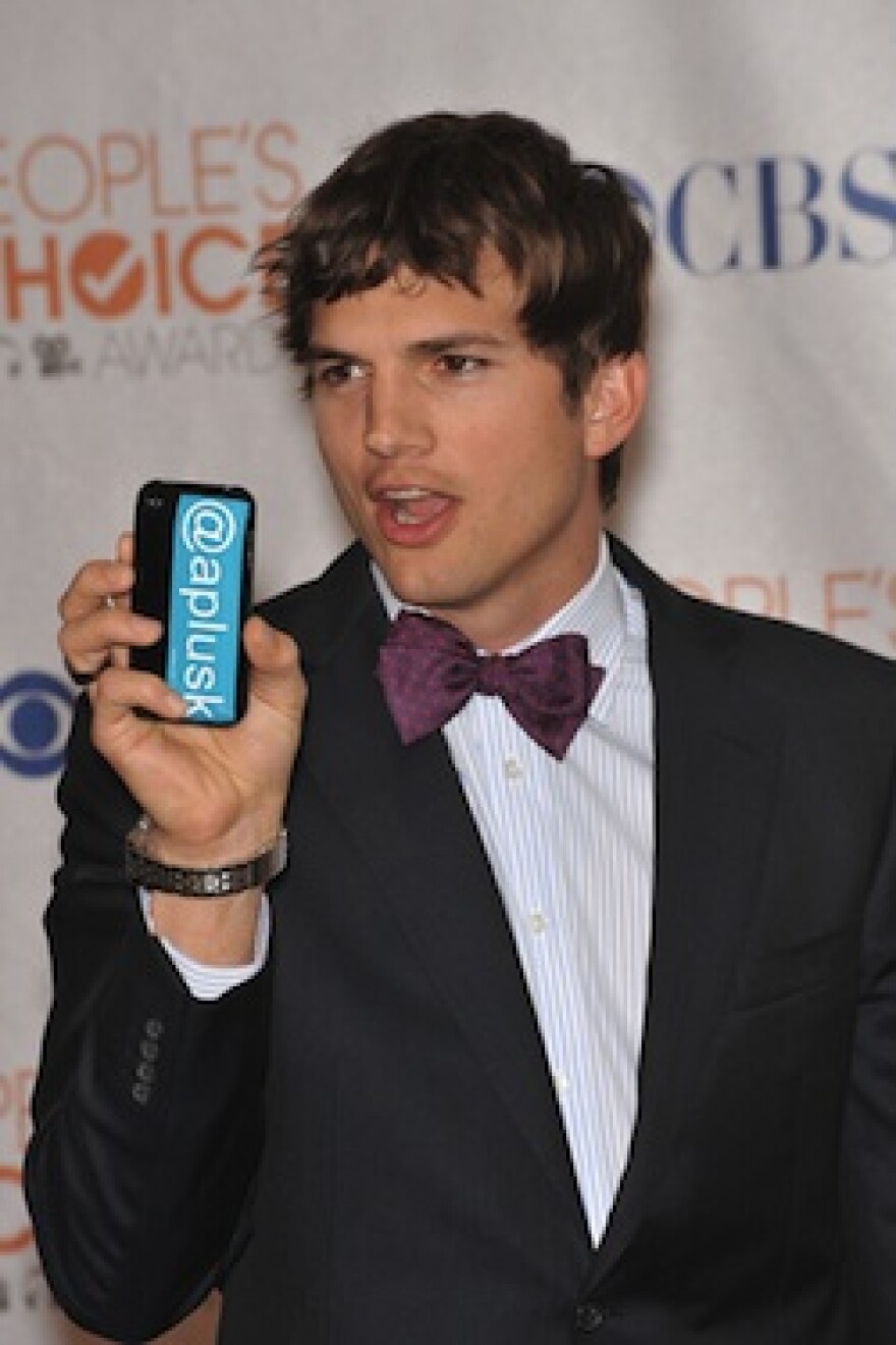 Ashton-Kutcher-Twitter-shutterstock.jpg
