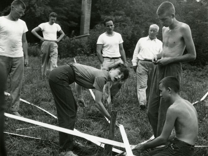 Elaine de Kooning (center), R. Buckminster Fuller, Ray Johnson, Albert Lanier, and others with the Supine Dome, 1948.