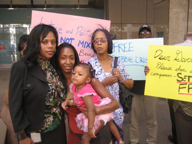 Angela Harris, left, and Natasha Wilson plead for Deborah Peagler's release.  Harris is Peagler's sister. Wilson is Peagler's daughter.