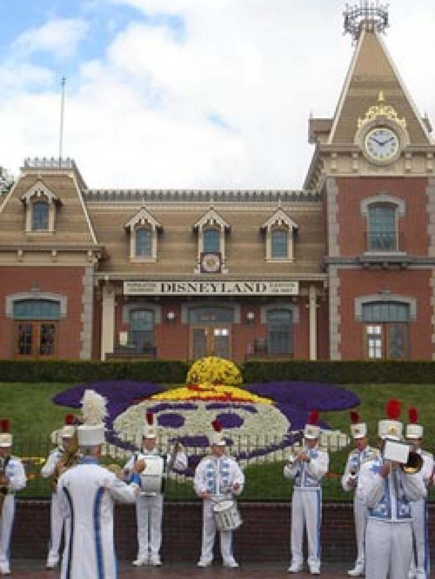 Disneyland_Entrance.jpg