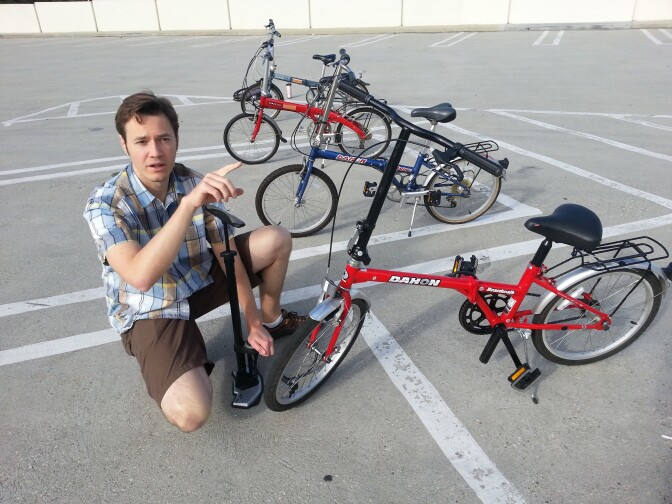 CICLE director Dan Dabek conducting the nonprofit's "Learn to Ride for Adults" class in Eagle Rock.