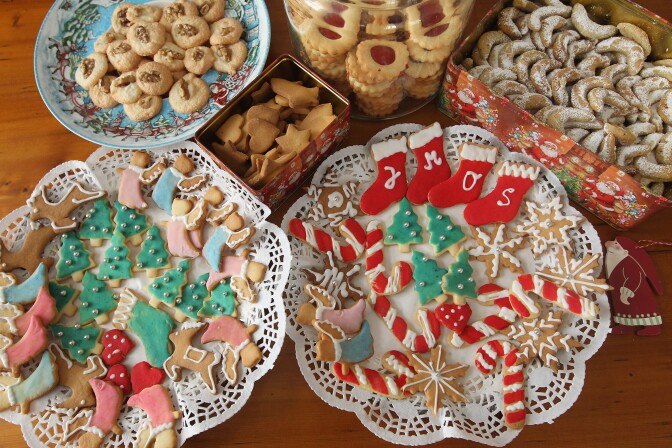 BERLIN, GERMANY - DECEMBER 21:  Traditional, home-made Christmas cookies lie on plates in a household on December 21, 2010 in Berlin, Germany. Christmas cookies are an intrinsic part of Central European Christmas tradition and are usually baked at home according to recipes passed down through generations.  (Photo by Sean Gallup/Getty Images)