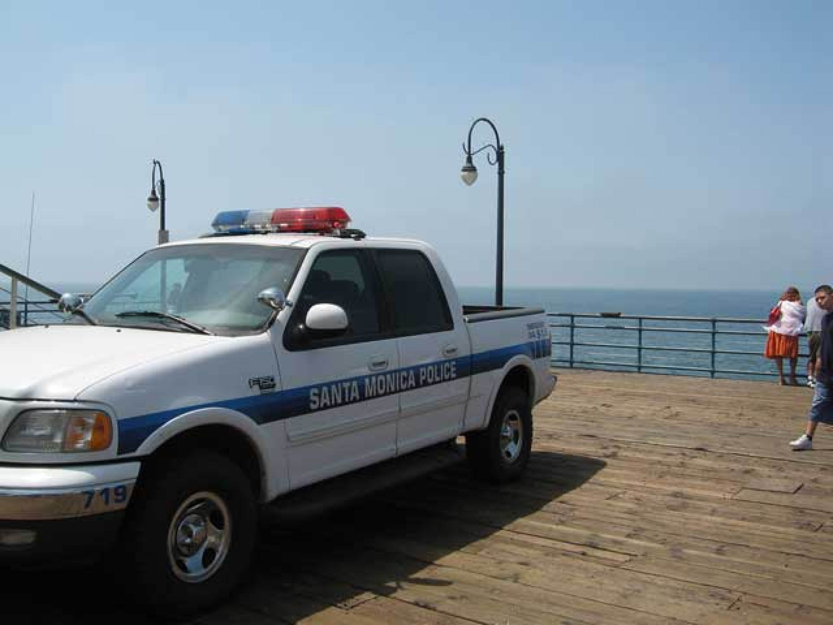 Santa Monica Police Breaking News - r5irvrr