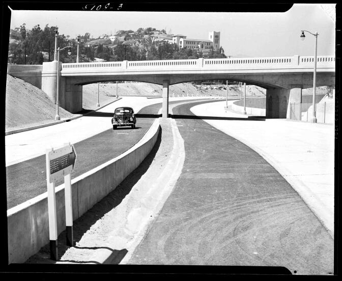 Arroyo Seco Parkway soon after opening, 1940.