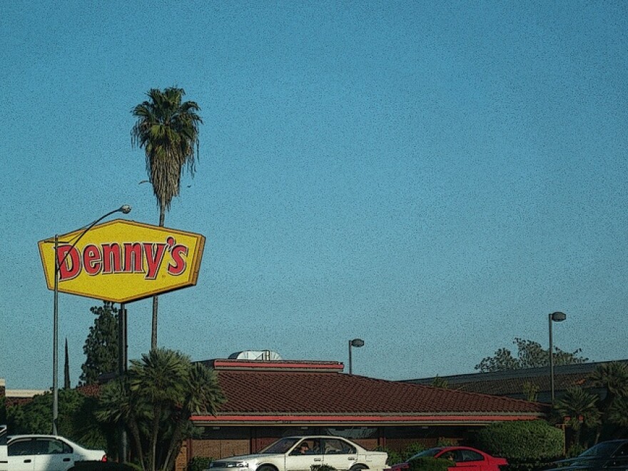 dennys_sign.jpg