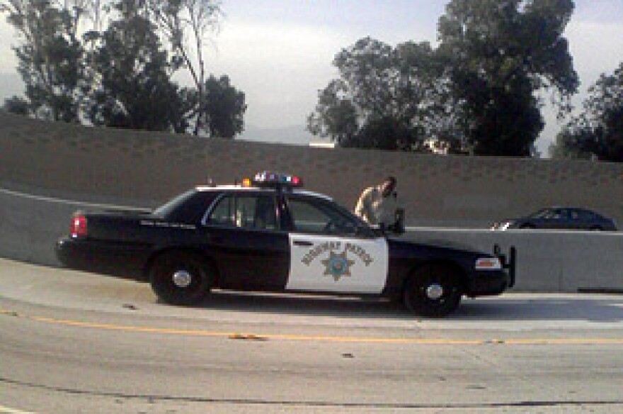 chp-fwy-officer.jpg