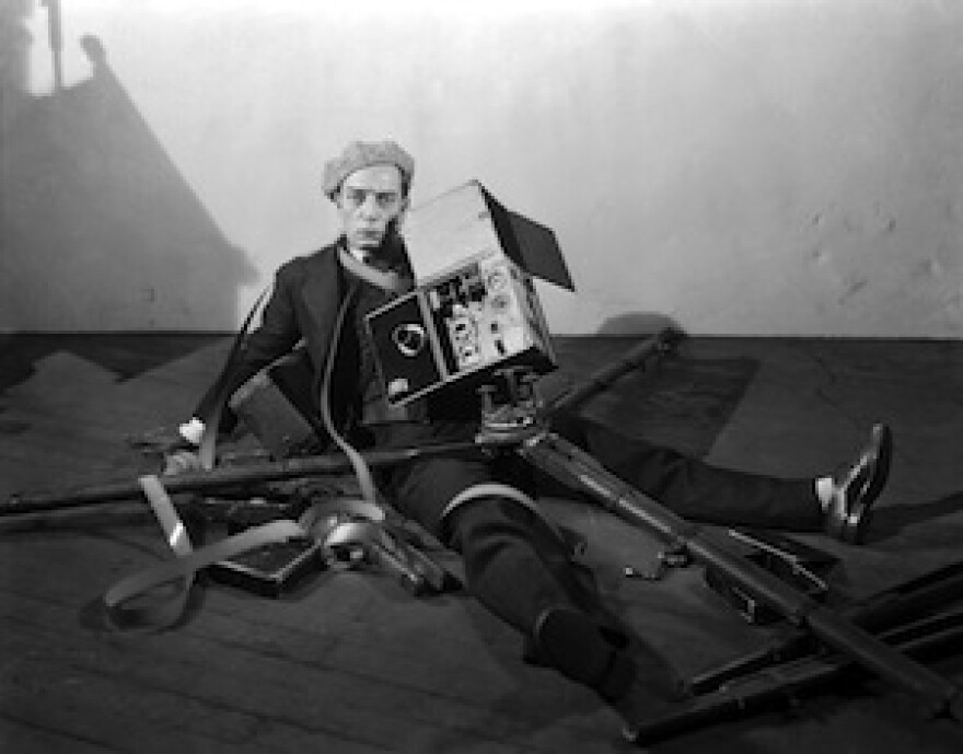 Buster Keaton - Cameraman 2.jpg