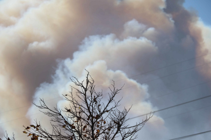 The Rye Fire in Santa Clarita began around 9:30 a.m. Tuesday and quickly spread to more than 1,000 acres.