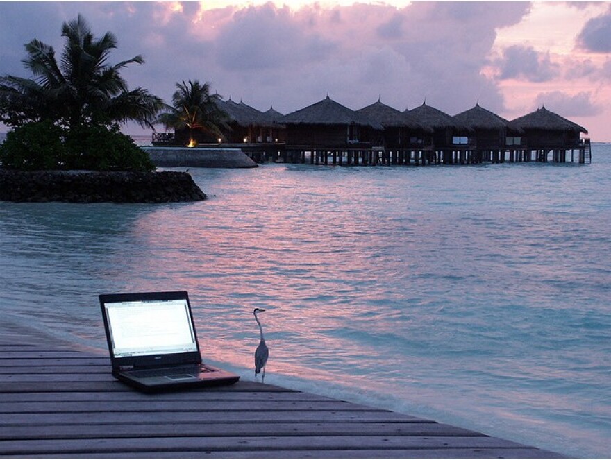 computer_beach.jpg