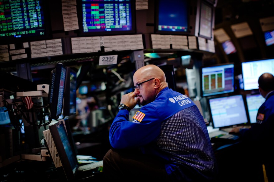 NEW YORK - SEPTEMBER 23:  Traders work on the floor of the New York Stock Exchange during morning trading on September 23, 2011 in New York City.  U.S. markets faced another volatile day amidst fears about economic growth in Europe.  (Photo by Daniel Berehulak/Getty Images)