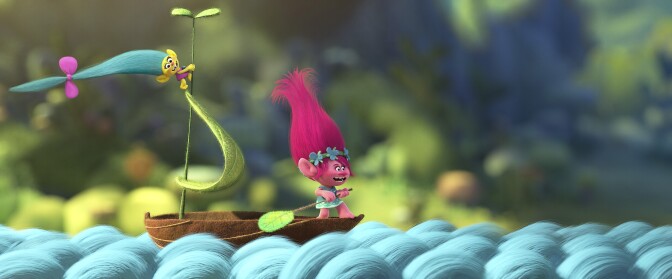TRL_sq200_s75.pub2.180_f180_4K_final_RGB_FIN – From left: Smidge, the teeny tiny Troll with a shockingly deep baritone voice (voiced by co-director Walt Dohrn) sings along with Troll princess Poppy (voiced by Anna Kendrick) in DreamWorks Animation’s TROLLS. Photo Credit: DreamWorks Animation.
