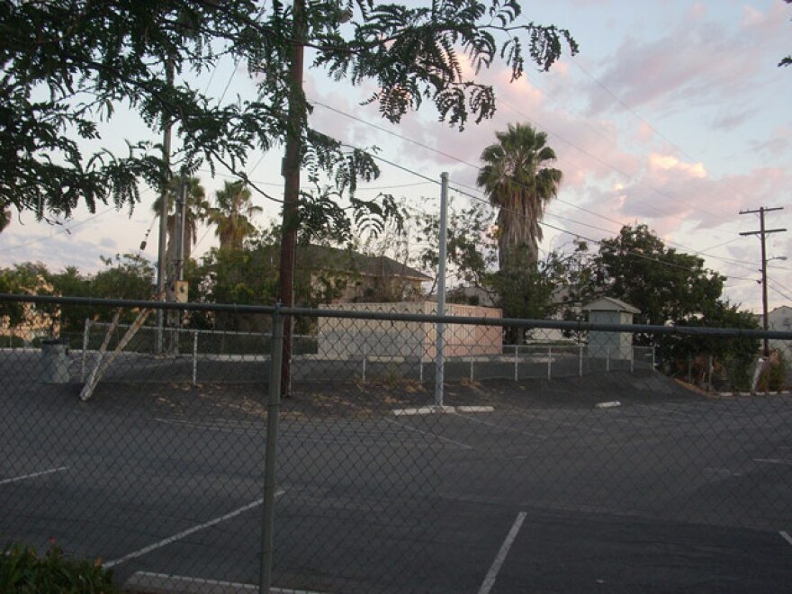 Wilshire-Crenshaw_station_o.jpg