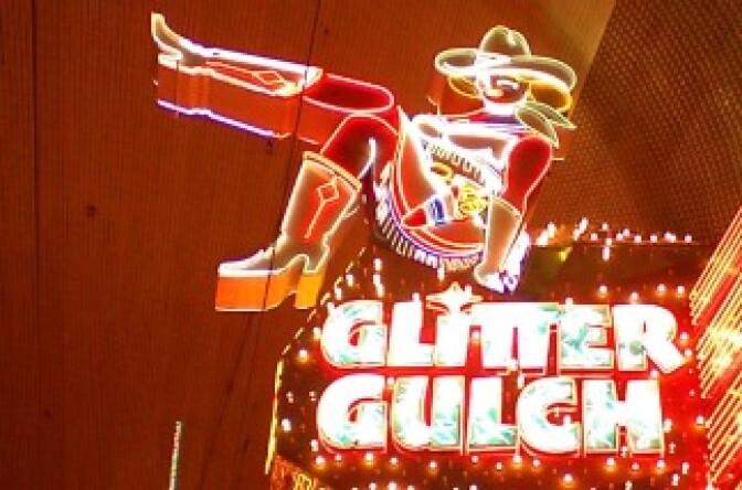 Can male visitors to Las Vegas's famous Glitter Gulch detect when lap dancers are ovulating?
