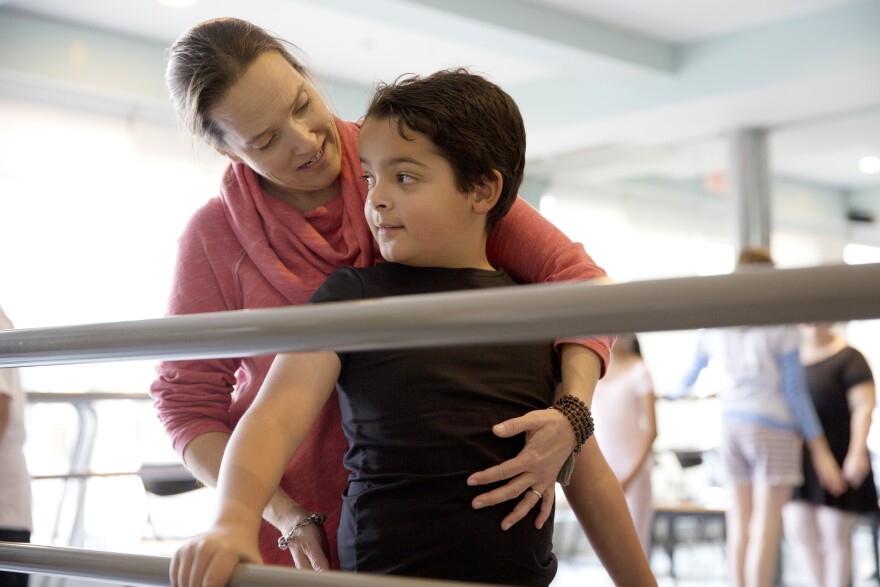 Bonnie Schlachte Director of Ballet for Kids works with Liam Kay, 9, at the Los Angeles Ballet Academy on Sunday, December 20th, 2015..
pic © Dan Tuffs.