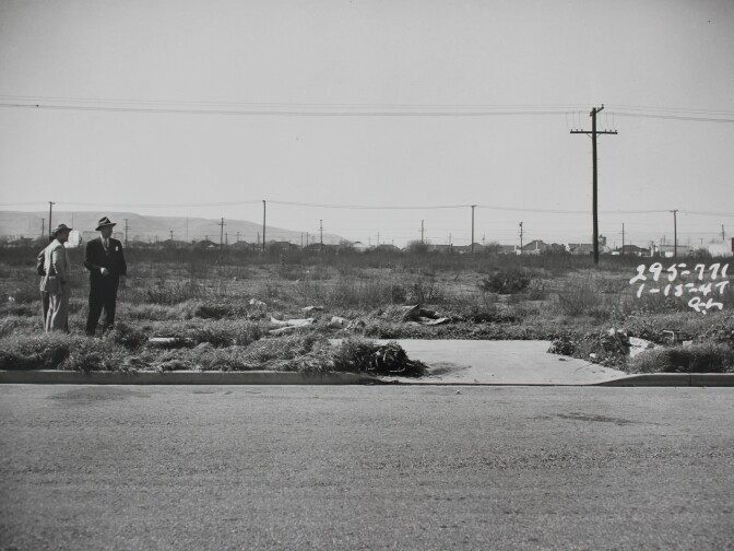 Three detectives stand by the body of Elizabeth Short, also known as The Black Dahlia. 