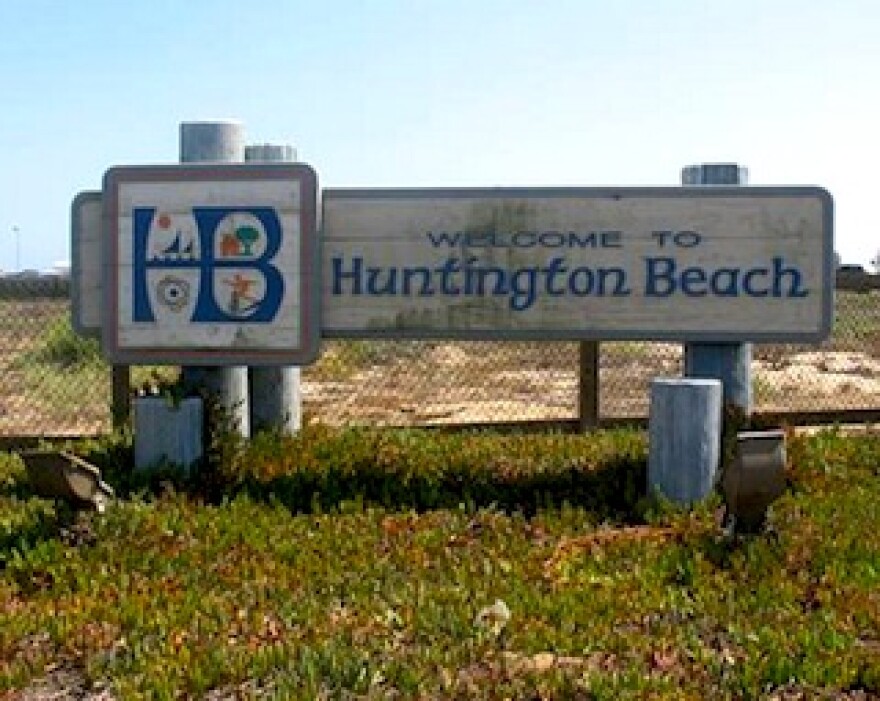 huntington-beach-sign.jpg