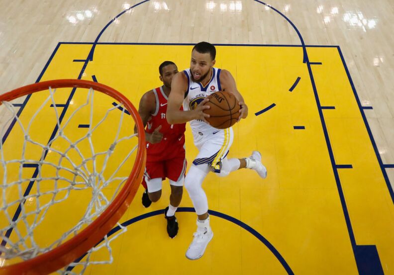 OAKLAND, CA - MAY 26:  Stephen Curry #30 of the Golden State Warriors goes up for a shot on Trevor Ariza #1 of the Houston Rockets during Game 6 of the Western Conference Finals at ORACLE Arena on May 26, 2018 in Oakland, California. NOTE TO USER: User expressly acknowledges and agrees that, by downloading and or using this photograph, User is consenting to the terms and conditions of the Getty Images License Agreement.  (Photo by John G. Mabanglo-Pool/Getty Images)