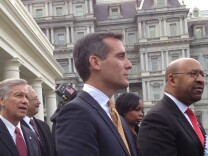 Mayor Garcetti joins other mayors receiving Promise Zone grants at White House