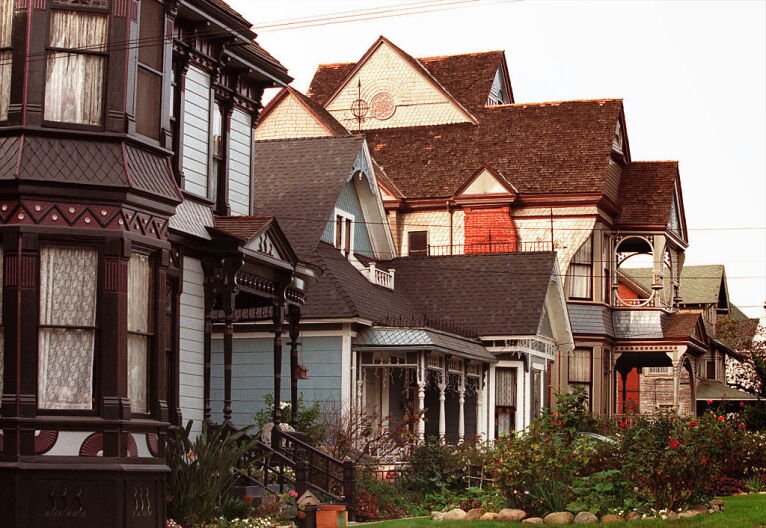 Image from linked report: Walk past the ‘Thriller’ house with Los Angelistas, a women’s group exploring LA on foot