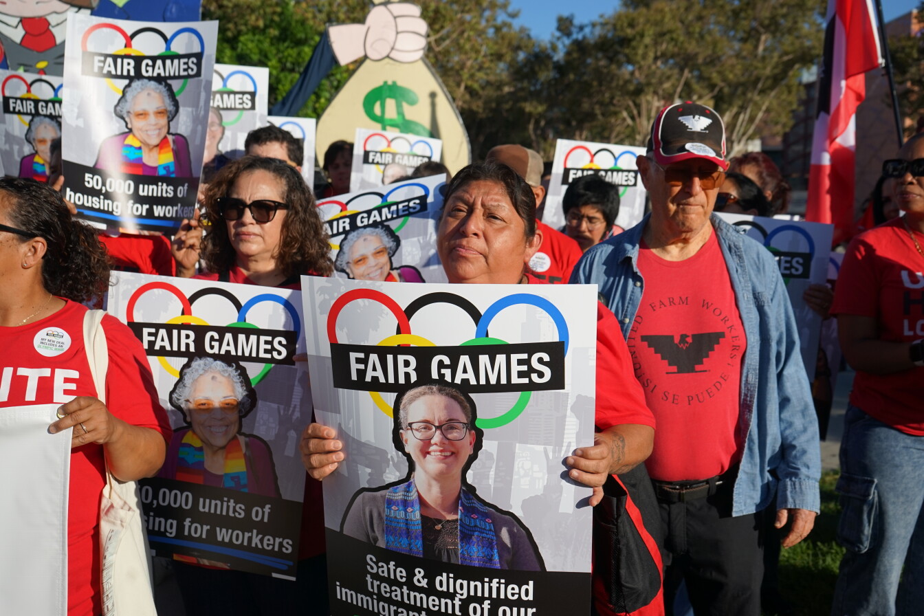LA's $30 minimum wage boost for tourism workers moves forward after an ...