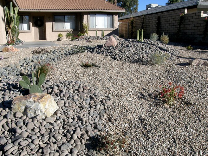 A xeriscaped lawn in Palm Desert, California