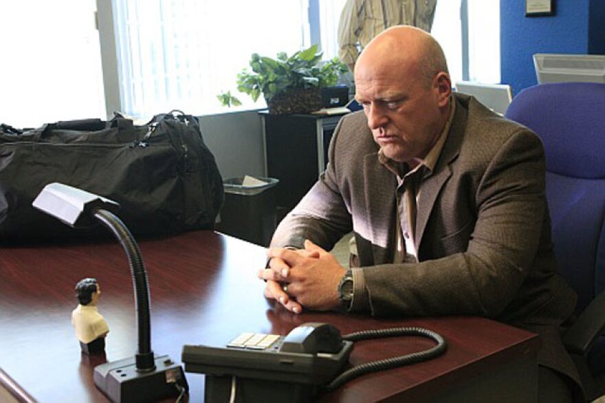 Dean_Norris_Hank.jpg