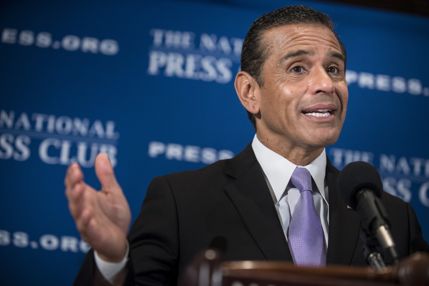Los Angeles Mayor Antonio Villaraigosa speaks during a luncheon at the National Press Club ON January 14, 2013 in Washington. Villaraigosa spoke about immigration reform, gun laws and other issues.