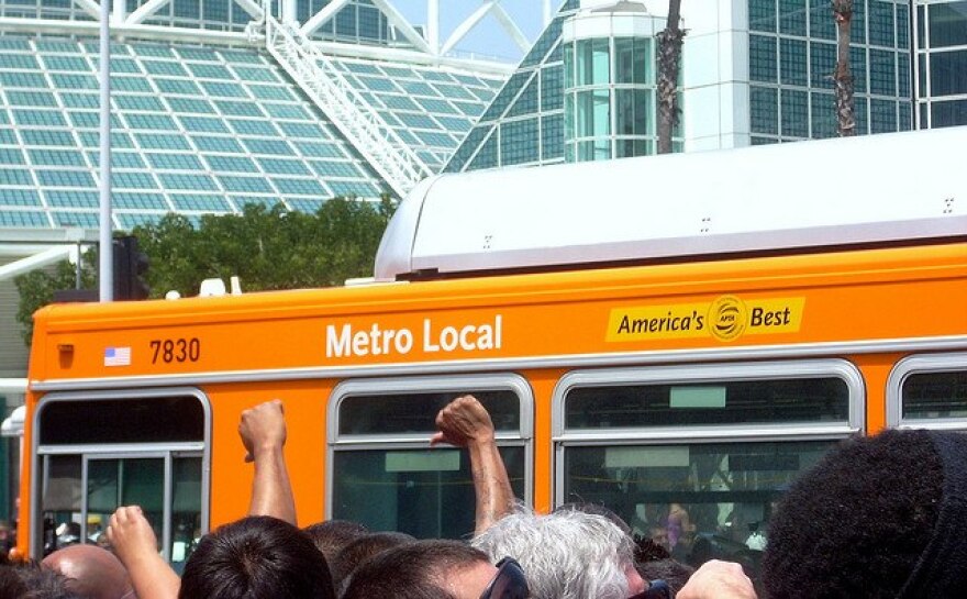 thumbs-down-Metro.jpg